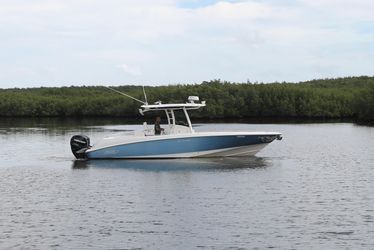 32' Boston Whaler 2013 Yacht For Sale